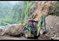 उत्तरकाशी के गंगोत्री हाईवे पर भूस्खलन, ट्रैफिक बंद