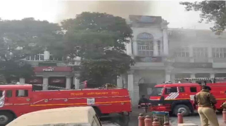 दिल्ली: कनॉट प्लेस में होटल में आग, कोई घायल नहीं