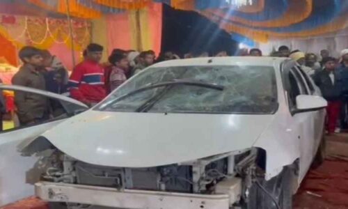 उप्रः भागवत कथा सुन रहे लोगों को कार ने रौंदा, एक बच्चे की मौत, 14 लोग घायल