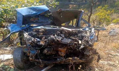उत्तरांखड के चंपावत जिले में कार खड्ड में गिरने से चार लोगों की मौत