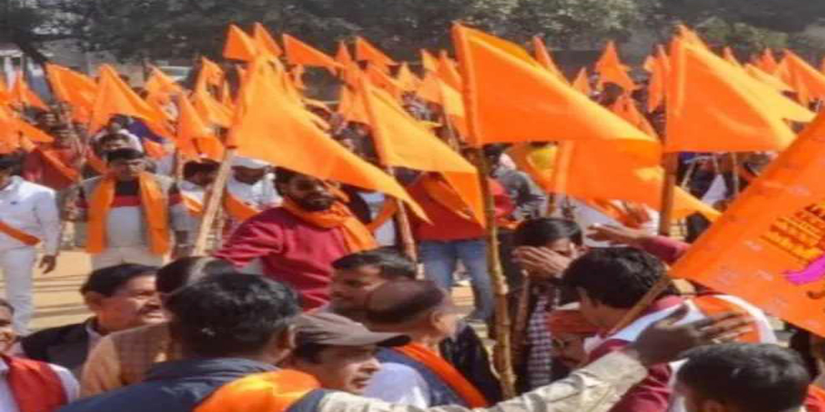 इंदौर सड़क पर उतरे बजरंग दल कार्यकर्ताओं पर लाठीचार्ज