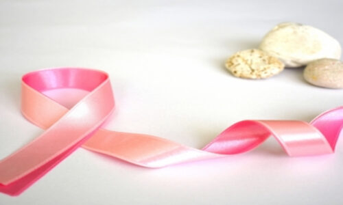 हर चार मिनट में एक महिला को स्तन कैंसर का पता चलता है