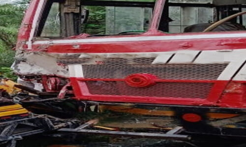 गुजरात सड़क दुर्घटना में 35 तीर्थयात्री घायल