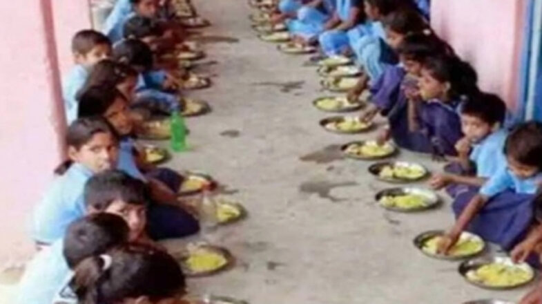 बिहार में मध्याह्न भोजन खाने से 50 बच्चों की तबियत बिगड़ी