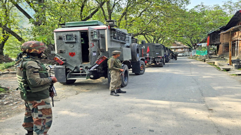 कश्मीर मुठभेड़ में लश्कर के 2 आतंकी हुए ट्रैप