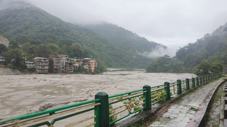 सिक्किम में बादल फटने से 23 जवान लापता