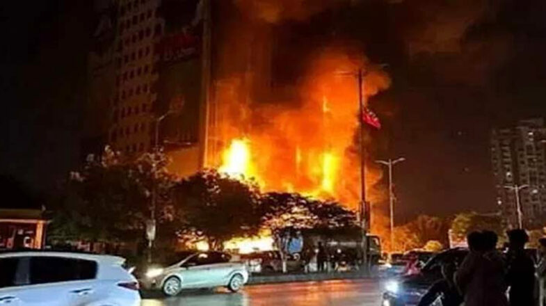 कराची के शॉपिंग मॉल में आग लगने से 11 की मौत