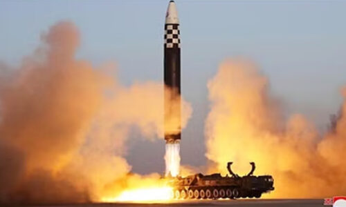 उत्तर कोरिया ने दूसरे दिन भी पूर्वी सागर की ओर दागी बैलिस्टिक मिसाइल