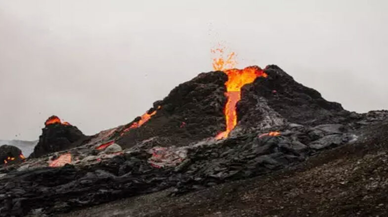 आइसलैंड में ज्वालामुखी विस्फोट के कारण आपातकाल घोषित