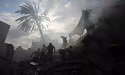 गाजा के खान यूनिस शहर में इजरायली हवाई हमले में 13 लोग मारे गए