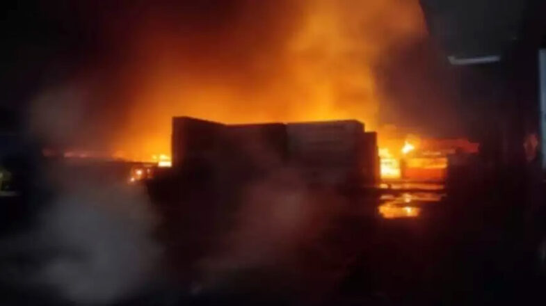 ईरान के गार्मसर शहर के औद्योगिक पार्क में जोरदार विस्फोट