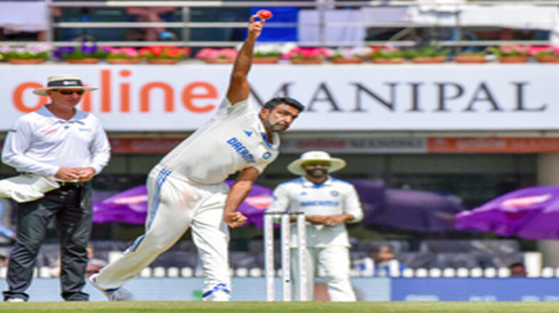 इंग्लैंड के खिलाफ अश्विन ने पूरे किए 100 टेस्ट विकेट