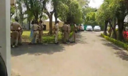 छिंदवाड़ा में कमल नाथ के घर पहुंची पुलिस