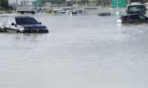 UAE में कुदरत का कहर! एक दिन में हुई पूरे साल की बारिश, बाढ़ में डूबा दुबई
