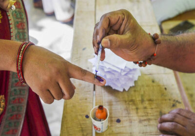 पश्चिम बंगाल में वोटिंग के दौरान हिंसा में दो लोगों की मौत