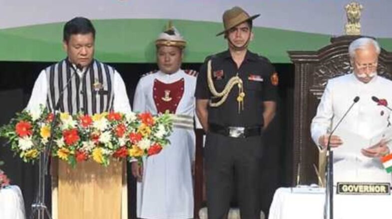 तीसरी बार अरुणाचल के मुख्यमंत्री बने पेमा खांडू, ली शपथ