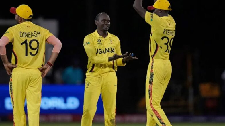 युगांडा के इस गेंदबाज ने बनाया वर्ल्ड रिकॉर्ड, चार ओवर में दिए मात्र 4 रन और…
