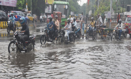 पहली बारिश में ही दिल्ली बेहाल