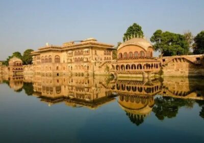 मानसून में जयपुर का रोमांटिक महल नहीं देखा तो क्या देखा, बारिश में लग जाते है चार-चांद
