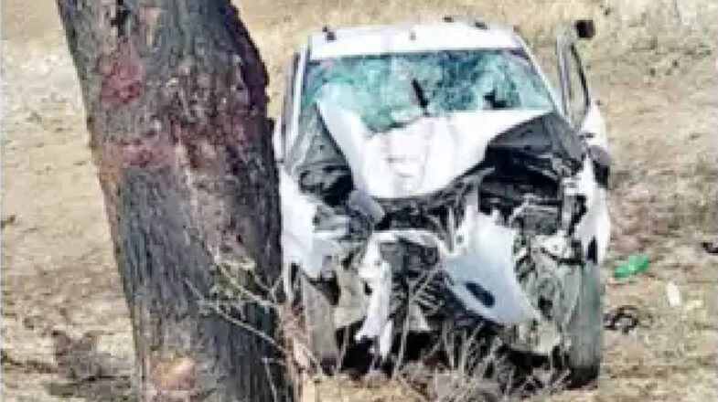 मध्य प्रदेश में कार पेड़ से टकराई, चार लोगों की मौत