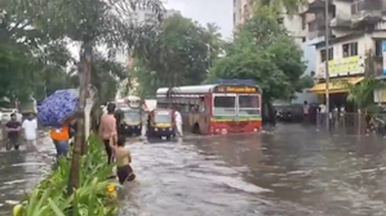 मुंबई में भारी बारिश का अलर्ट