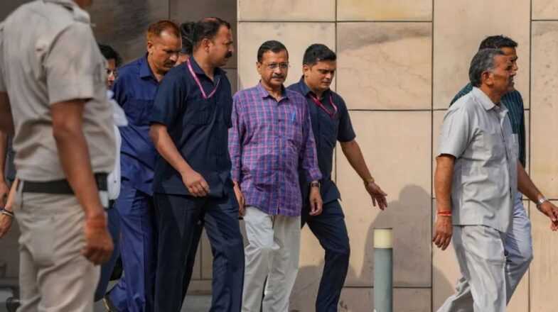 आबकारी घोटाले में अरविंद केजरीवाल, सीबीआई ने दाखिल की चार्जशीट