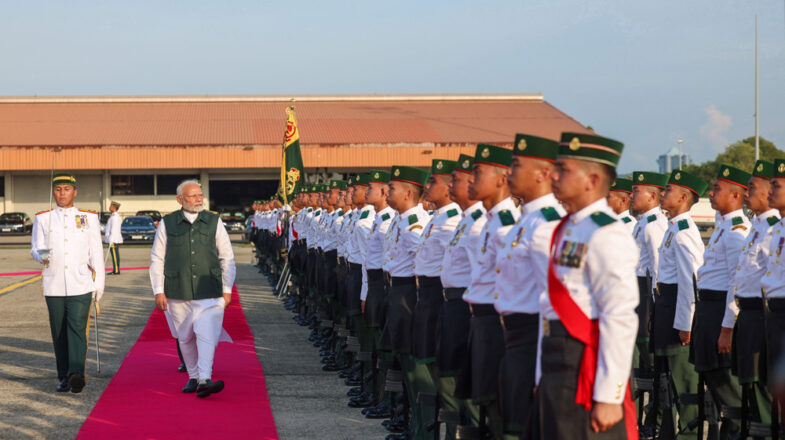 तीन दिवसीय दौरे पर पीएम मोदी ब्रुनेई- सिंगापुर रवाना