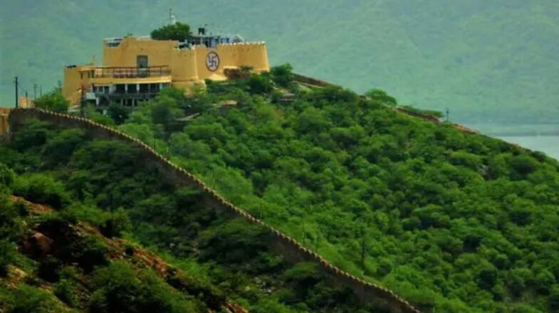 जयपुर में भगवान गणेश का अनोखा मंदिर, जहां विराजित है बिना सूंड वाले गजानन