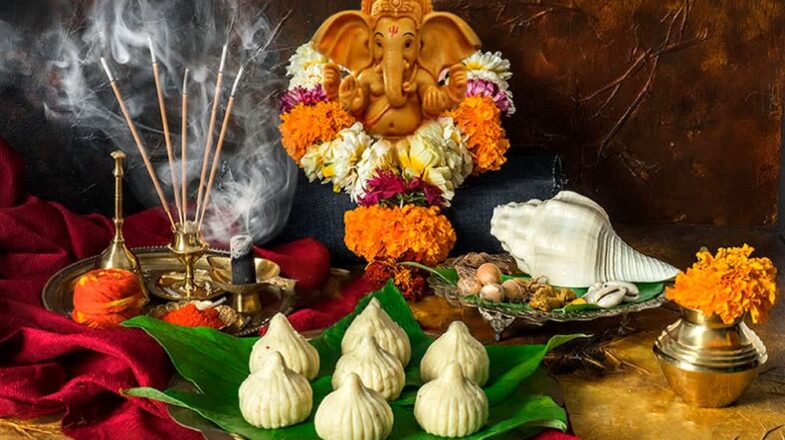 Ganesh Chaturthi bhog: गणपति बप्पा को क्यों लगाया जाता है मोदक का भोग