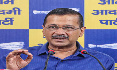 केजरीवाल ने अपने कार्यकर्ताओं से की छुट्टी लेकर चुनाव में जुट जाने की अपील