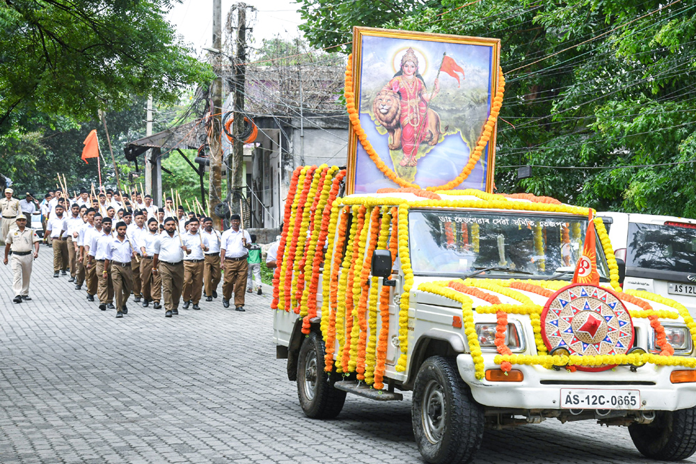 संघ परिवार: “पता नहीं, कोई मजबूरी होगी!”